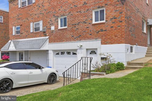 819 Bergen St, PHILADELPHIA, PA, 19111-1330 | Card Image