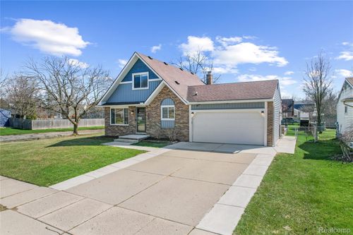 43685 Yorktown St, Canton, MI, 48188-1733 | Card Image