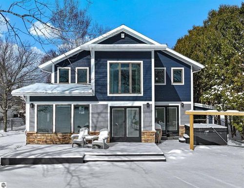 609 Lake Shore Dr, Cadillac, MI, 49601-1744 | Card Image