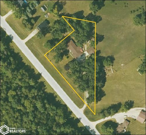 2290 Jefferson Rd, Manchester, IA, 52057-8624 | Card Image