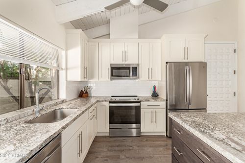 5522 N 71st St, Paradise Valley, AZ, 85253-5933 | Card Image