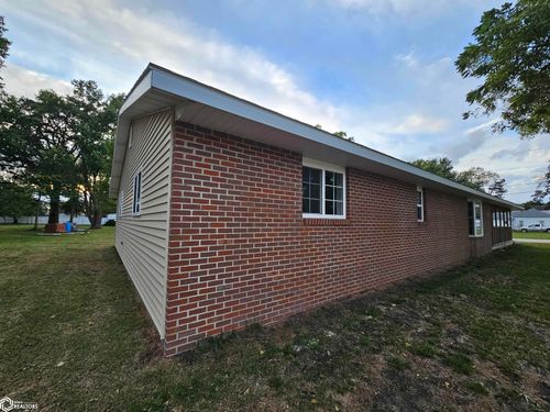 301 W South St, Lake City, IA, 51449-1952 | Card Image