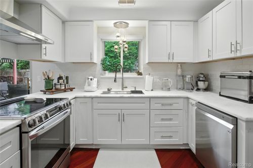 1024 Blairmoor Ct, Grosse Pointe Woods, MI, 48236-1245 | Card Image
