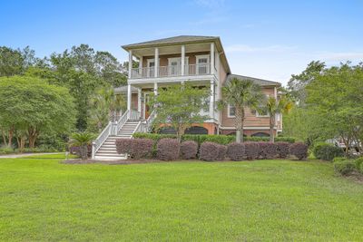 Landscaped yard | Image 2