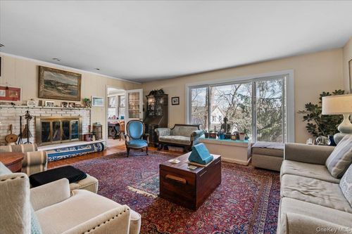 41 Lakeside Dr, Centerport, NY, 11721-1543 | Card Image