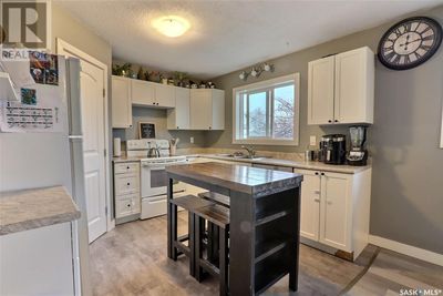 429 28 Th St E, House other with 5 bedrooms, 3 bathrooms and null parking in Prince Albert SK | Image 2