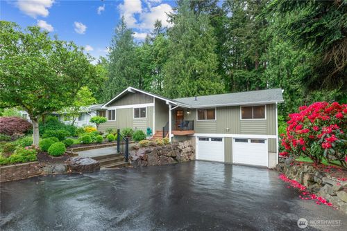 20218 108th Ave Ne, Bothell, WA, 98011-2418 | Card Image