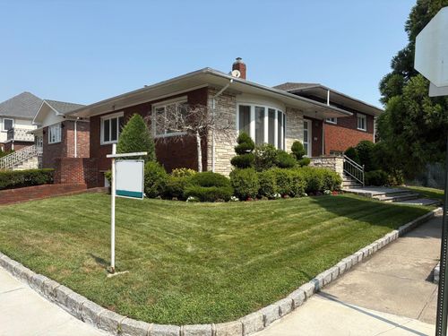 88 65th Dr, Rego Park, NY, 11374-5008 | Card Image