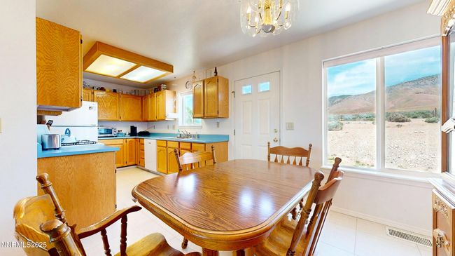 10045 Reins Way, House other with 3 bedrooms, 2 bathrooms and 2 parking in Winnemucca NV | Image 9