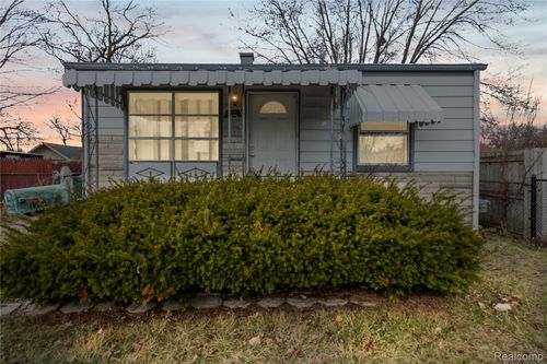 11033 Continental Ave, Warren, MI, 48089-1734 | Card Image