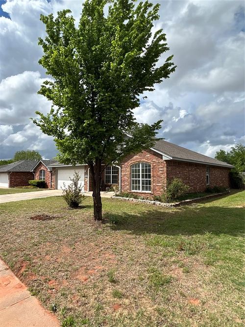 809 Cavecreek St, Norman, OK, 73071-7165 | Card Image