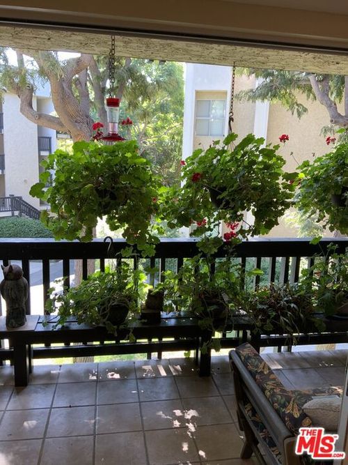 5218 Raintree Cir, Culver City, CA, 90230-4414 | Card Image