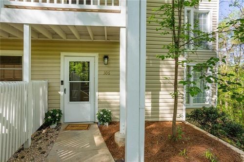 306 Countryside Pl Se, Smyrna, GA, 30080-8235 | Card Image