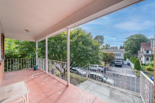 28 Shelburne Rd, Yonkers, NY, 10710-4311 | Card Image