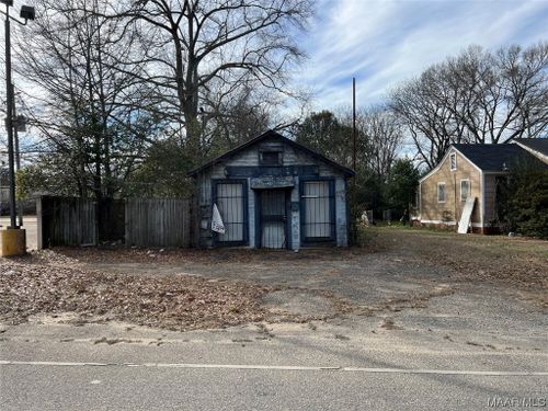 2925 Lower Wetumpka Rd, Montgomery, AL, 36110-1927 | Card Image