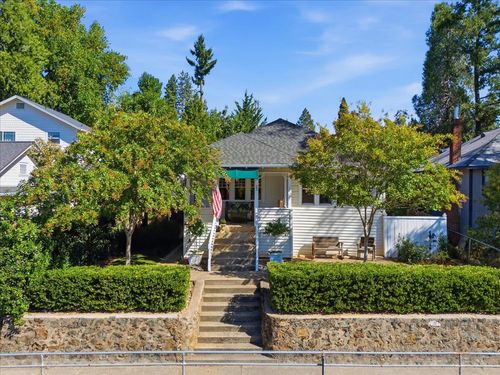 22 S Auburn Street, Colfax, CA, 95713 | Card Image