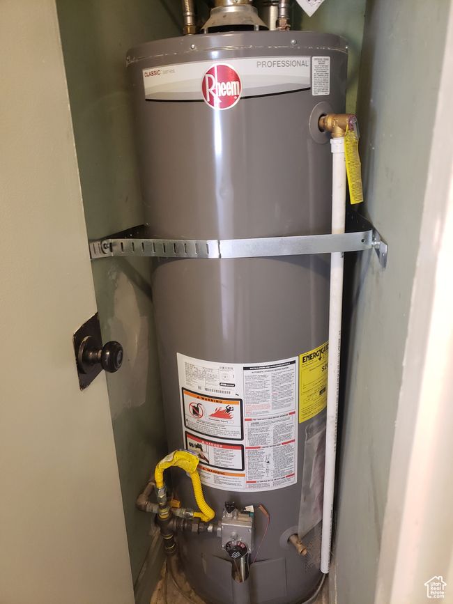 Utilities with strapped water heater | Image 25