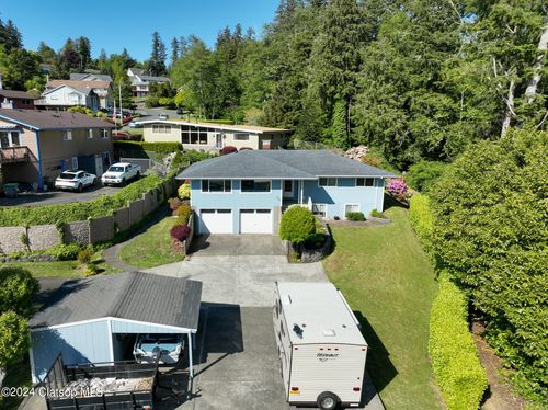 275 W Niagara Ave, Astoria, OR, 97103-5736 | Card Image