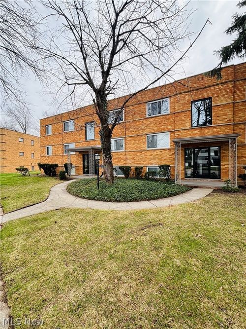 3-21045 Southbend Circle, Rocky River, OH, 44116 | Card Image
