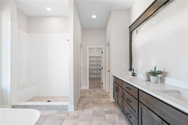 9069 Shady Bend Rd, House other with 5 bedrooms, 3 bathrooms and null parking in Lenexa KS | Image 25