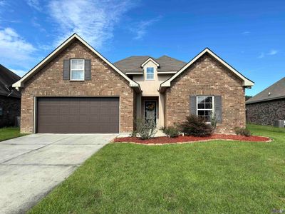 23153 Mango Dr, House other with 3 bedrooms, 2 bathrooms and null parking in Denham Springs LA | Image 2