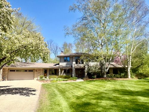 9740 N Riverside Rd, Mequon, WI, 53092-5310 | Card Image