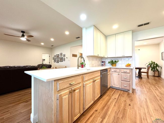 2012 W Lake Dr, House other with 3 bedrooms, 2 bathrooms and null parking in Gladewater TX | Image 25