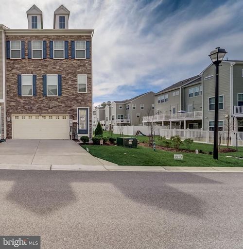 8382 Amber Beacon Cir, MILLERSVILLE, MD, 21108-2048 | Card Image