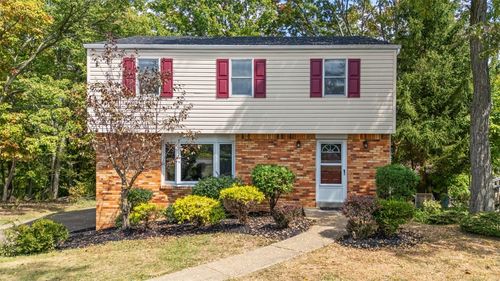 16 Sterling Dr, Coraopolis, PA, 15108-3526 | Card Image