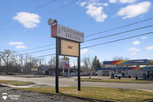 3214 Flushing Rd, Flint, MI, 48504-4370 | Card Image