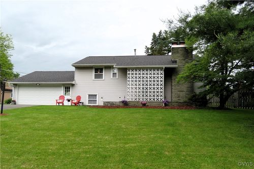 1 Buccaneer Bnd, Baldwinsville, NY, 13027-2135 | Card Image