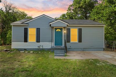 3921 Hay Avenue, House other with 3 bedrooms, 1 bathrooms and null parking in Waco TX | Image 1