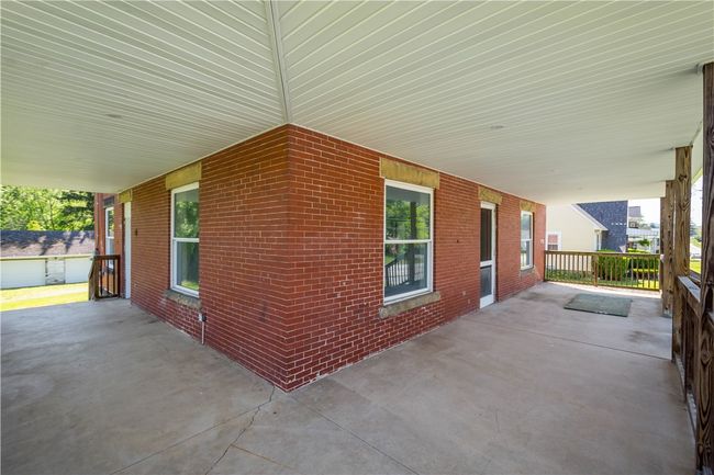 Huge wrap around porch | Image 8