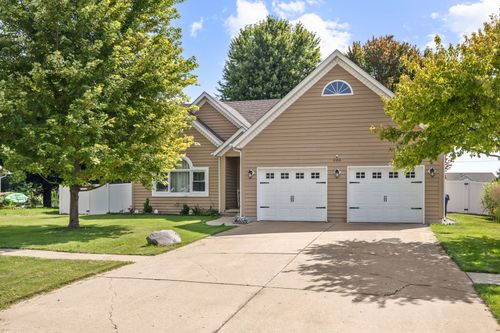 660 Louise Dr, Hinckley, IL, 60520-9399 | Card Image