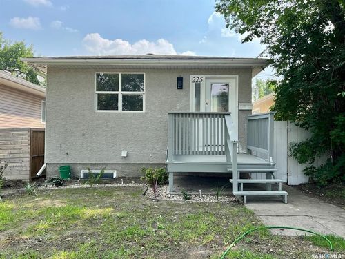 225 Angus St, Regina, SK, S4R3K5 | Card Image