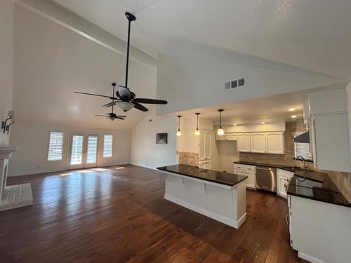 4249 W Capitola Ave, Fresno, CA, 93722-6010 | Card Image