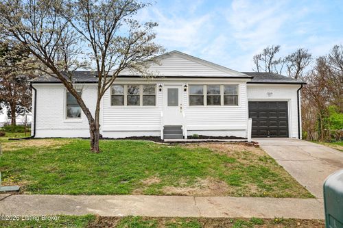 5202 Chasewood Pl, Louisville, KY, 40229-2206 | Card Image