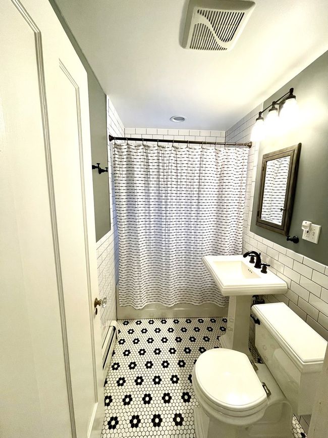 6537 N Maplewood Ave, Home with 2 bedrooms, 2 bathrooms and null parking in CHICAGO IL | Image 7
