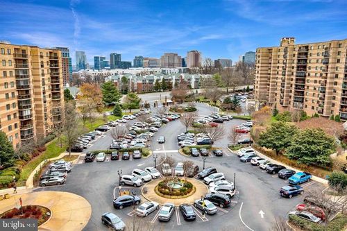 706-8360 Greensboro Dr, MCLEAN, VA, 22102-3513 | Card Image