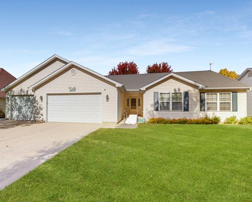 325 W Burlington Dr, Maple Park, IL, 60151-9194 | Card Image