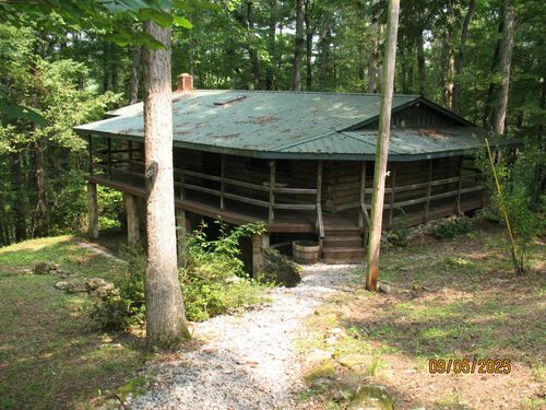 1555 Brown Creek Dr, Crossville, TN, 38571-3712 | Card Image