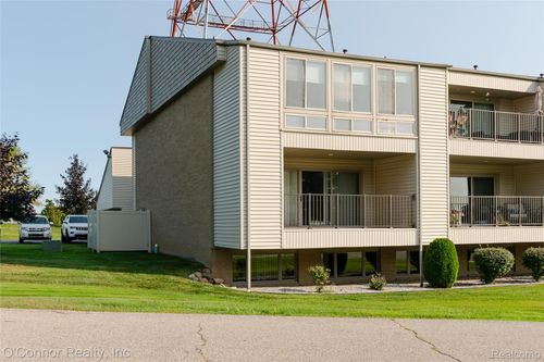 16-3995 River Rd, East China, MI, 48054-2210 | Card Image