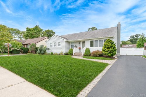 680 Harrison Ave, East Meadow, NY, 11554-4417 | Card Image