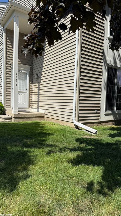37515 Stonegate Cir, Clinton Township, MI, 48036-2986 | Card Image