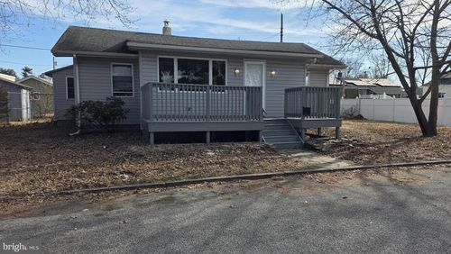 239 J St, CARNEYS POINT, NJ, 08069-2115 | Card Image