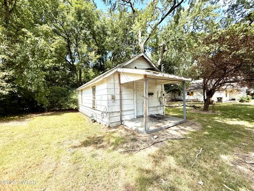 911 Kw Ave, Dyersburg, TN, 38024-3448 | Card Image