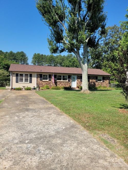 111 Redwood Ln, Gastonia, NC, 28052-9749 | Card Image