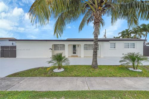 453 W 40th Pl, Hialeah, FL, 33012-3835 | Card Image