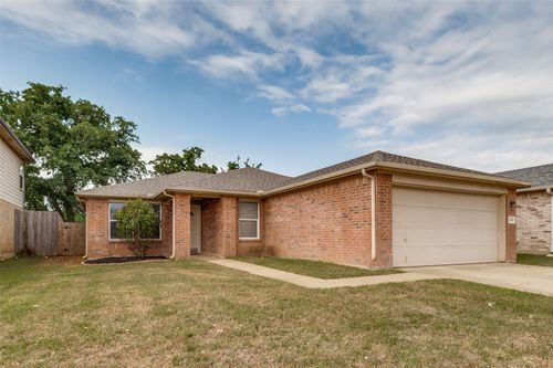 7940 Hidden Brook Dr, Fort Worth, TX, 76120-3636 | Card Image