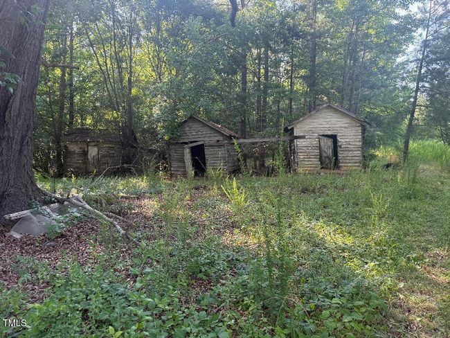 3 smaller uninhabitable structures in ba | Image 7